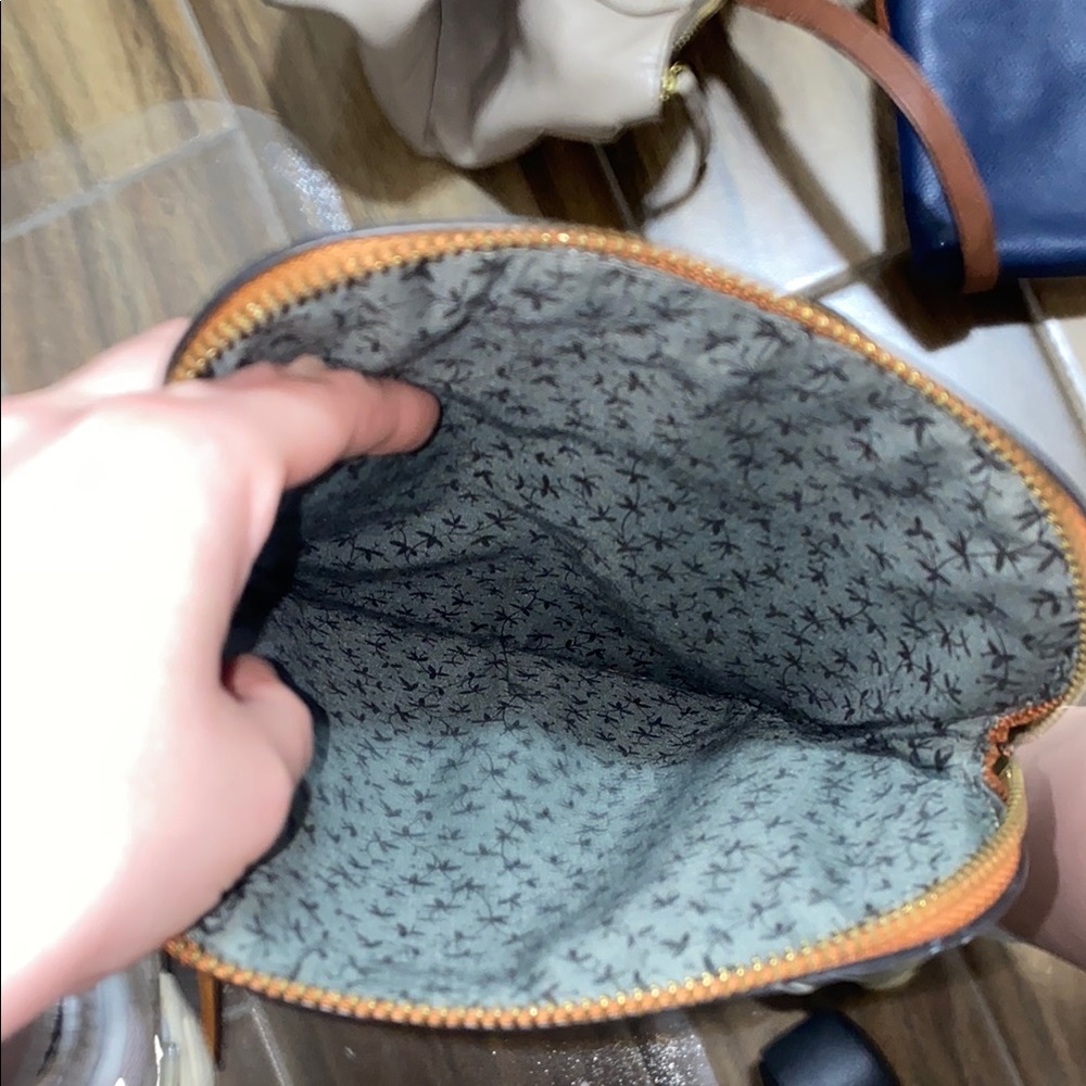 🐛Stylish Tan Women's Purse with lots of pockets! - Picture 3 of 14